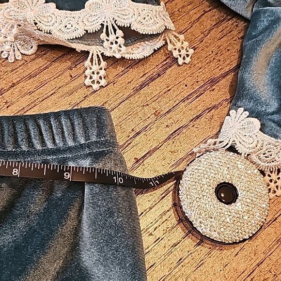 Velvet long sleeve flare top and high waisted bell bottom pants set size 4/5 - Picture 6 of 13